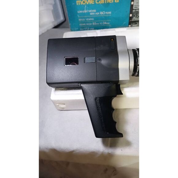 Bell and Howell focus manic 8 mm camera in original box. 1973 - Picture 7 of 8